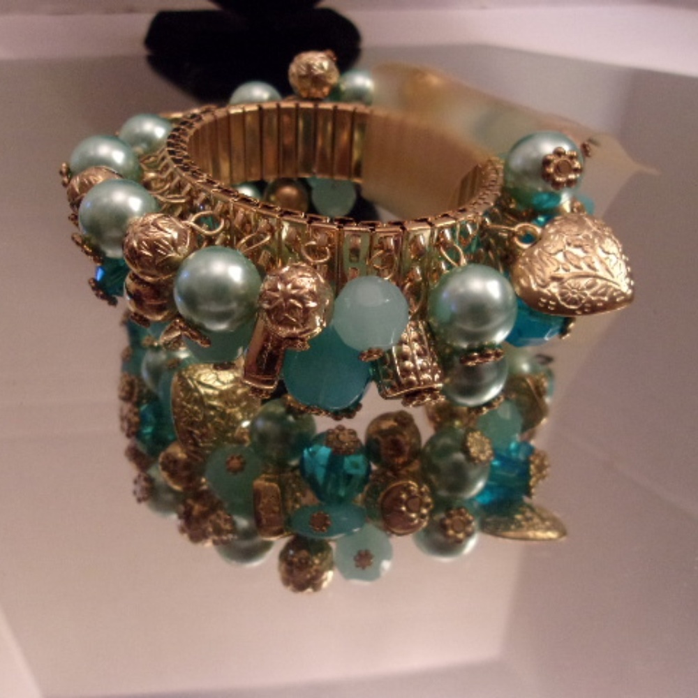 NWTS  TAMINA BRACELET $45 J6-7